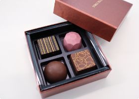 原材料やパッケージにもこだわったボンボンショコラです。