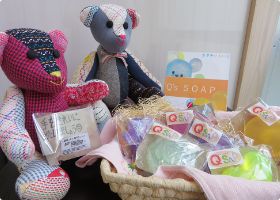 手にとって楽しいカラフルQ‘sソープ♪