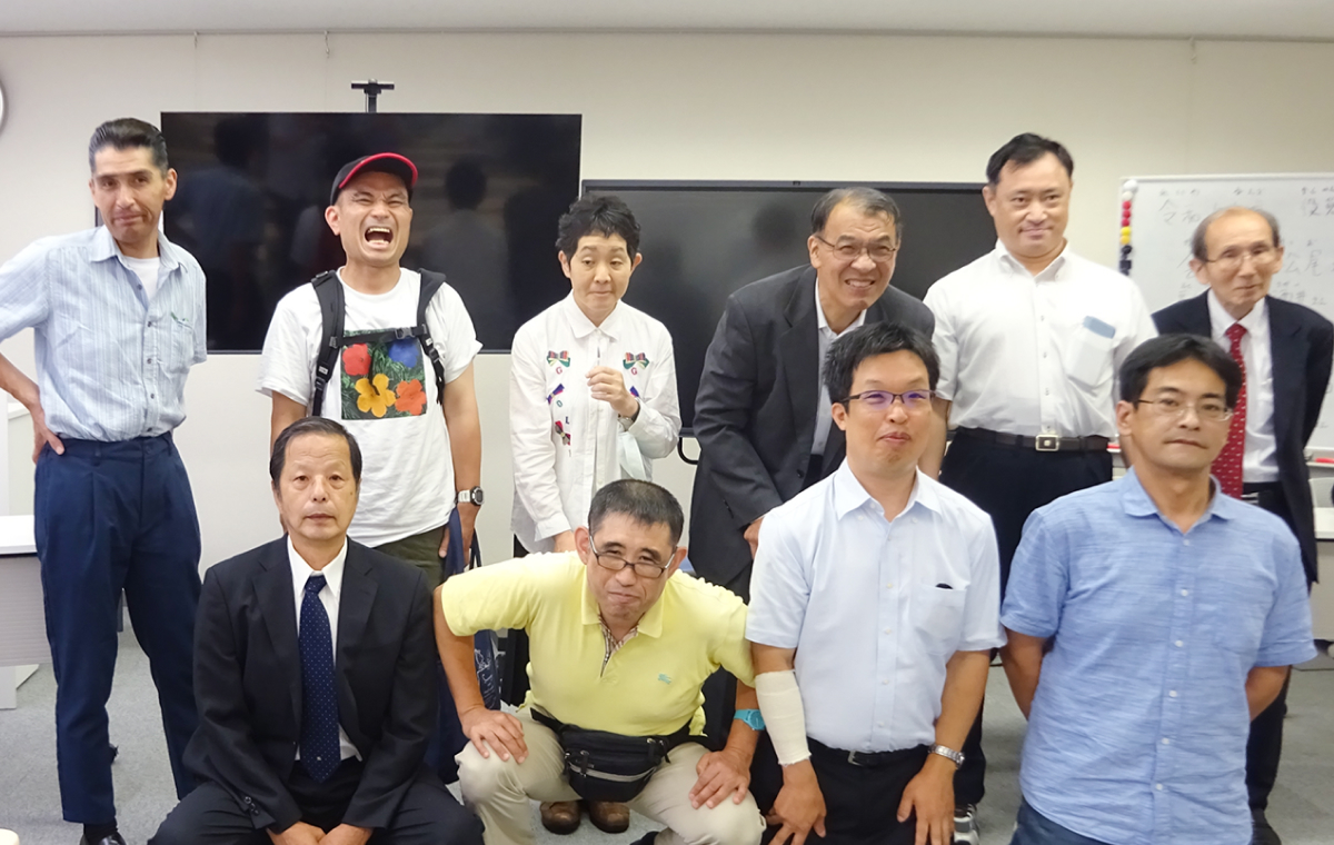 ゆうあい会のルールについて話し合っています